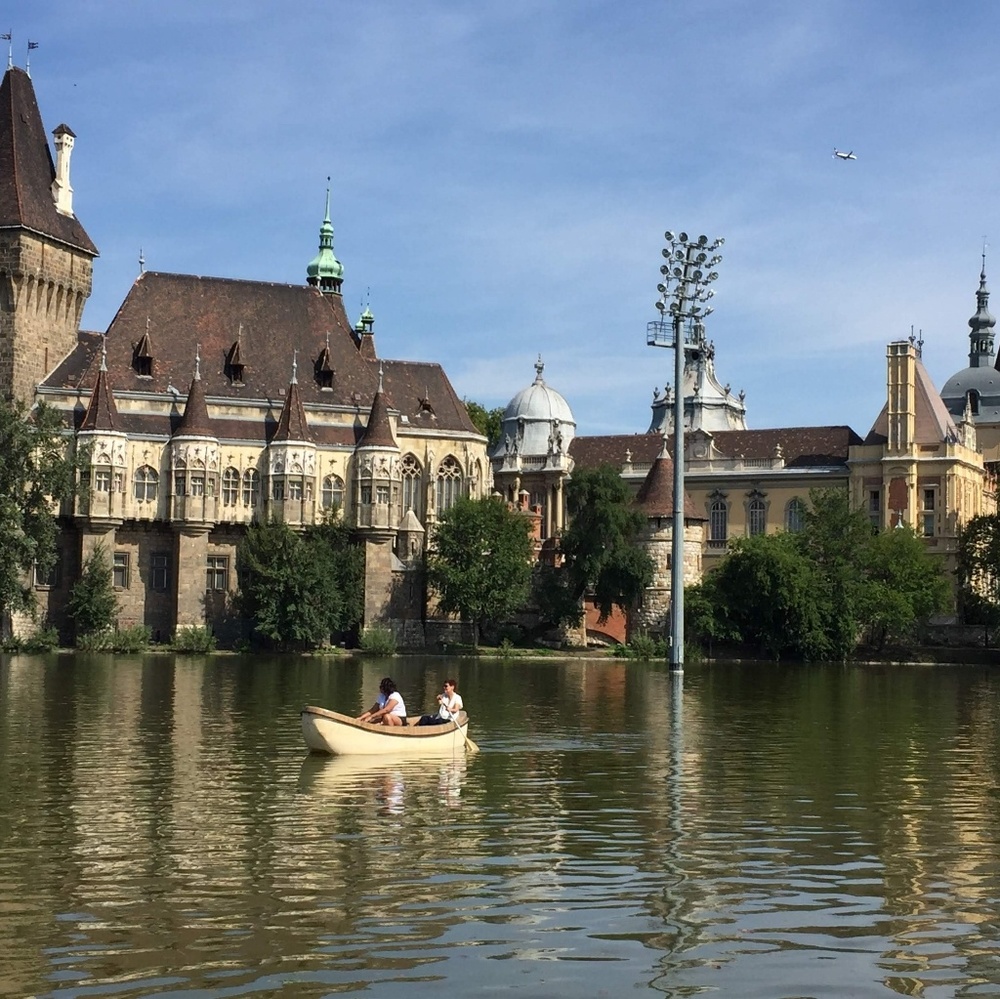 Meet your Posher, Queen